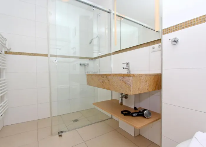 Daire Strandnahe Mit Balkon, Gratis Nutzung Vom Ahoi Erlebnisbad Und Sauna In Sellin - Rex Rugia 28-7 Lobbe