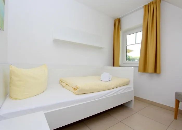 Strandnahe Mit Balkon, Gratis Nutzung Vom Ahoi Erlebnisbad Und Sauna In Sellin - Rex Rugia 28-7 Lobbe